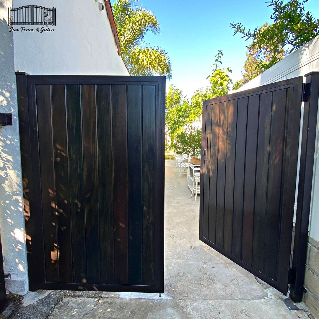 Double door gate