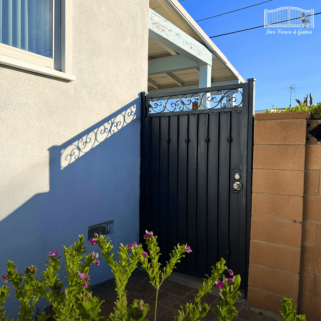 Side pedestrian gate