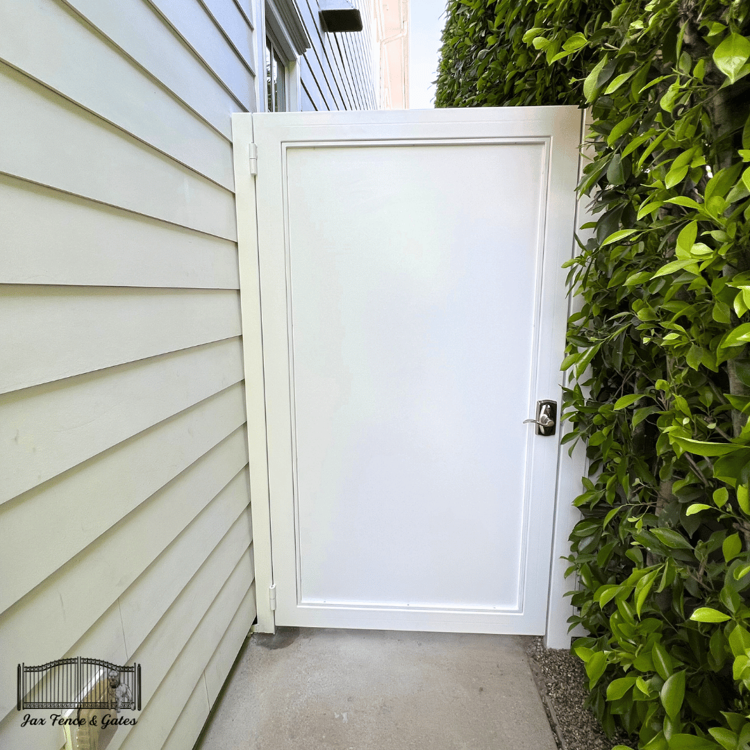 Pedestrian privacy Side gate