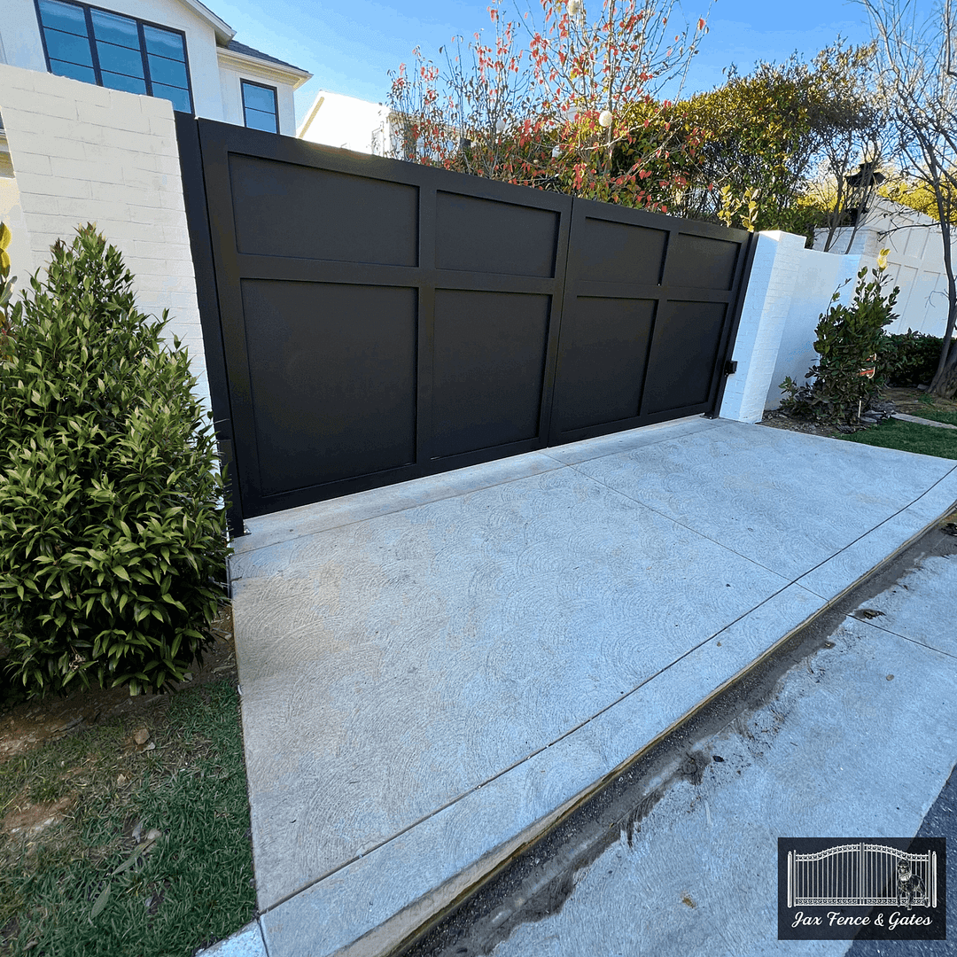 Metal Custom Gate Black